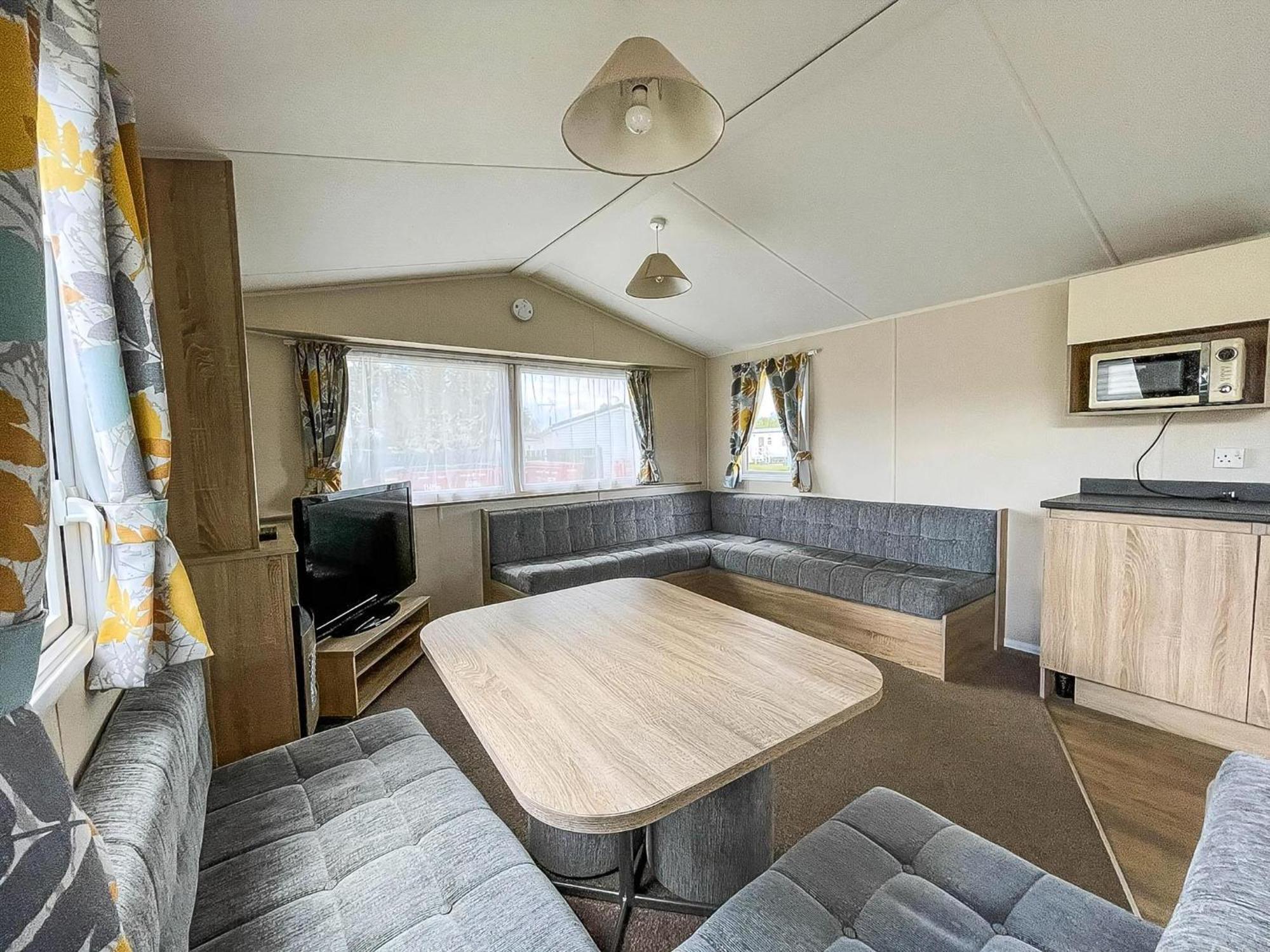 Great 6 Berth Caravan Nearby The Beach In Walton-On-The-Naze Ref 17181X Bagian luar foto